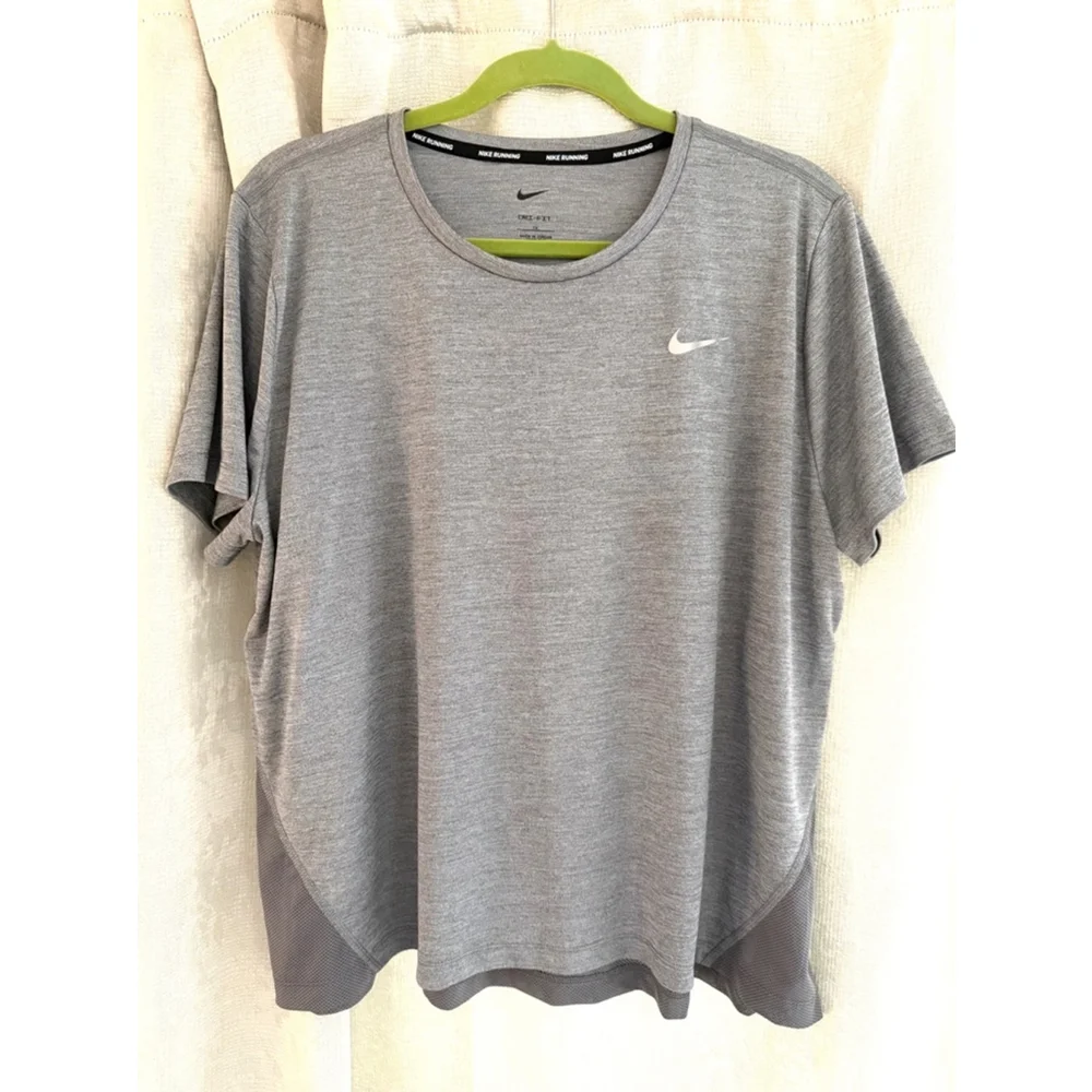 Men’s Nike Running T-shirt Size 1X Gray Dri-Fit
